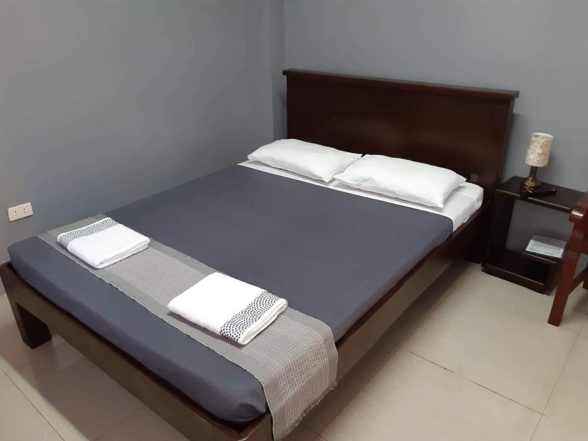 RedDoorz El Senor Jesus Apartelle Vigan Ilocos Hotel Exterior foto